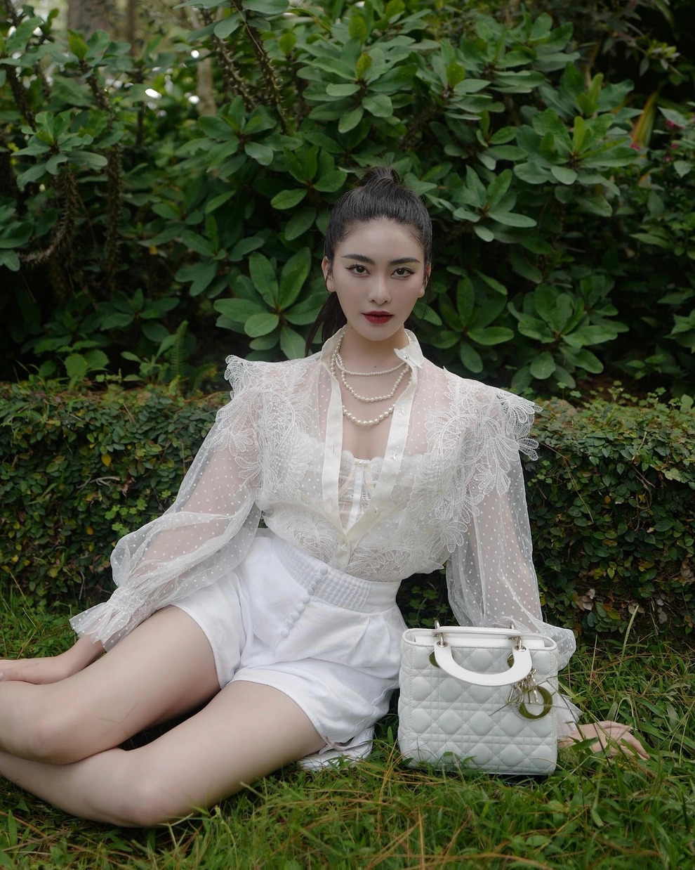 Vẻ đẹp ngất ngây của nàng mẫu ảnh KOL Thư Lê